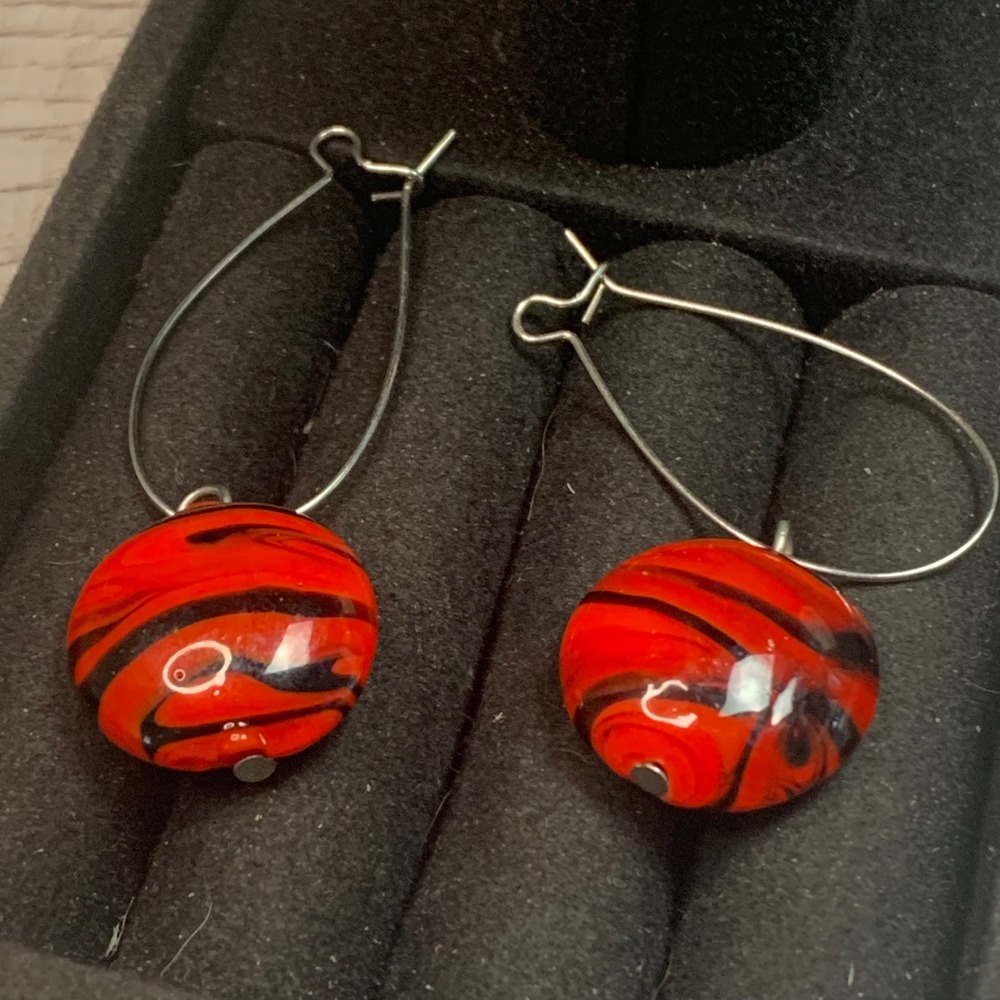 Handmade Red Black Swirl Lampwork Glass Kidney Wire Drop Earrings 5552
